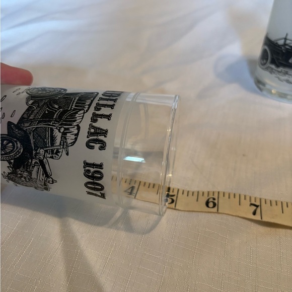 Vintage Car Themed Glass Set - Picture 7 of 8
